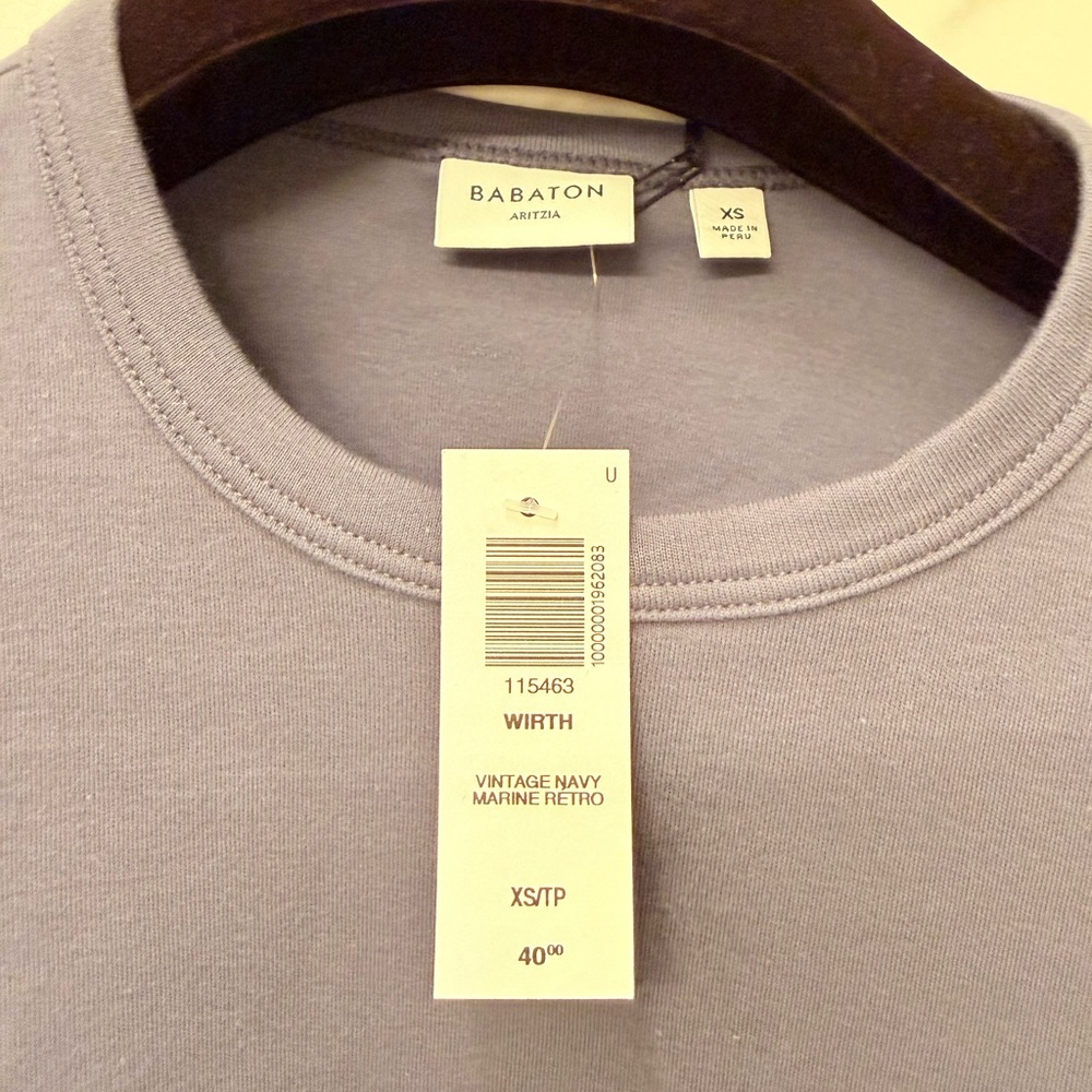 NWT Babaton Aritzia Light Blue Short Sleeve Tee - Picture 2 of 3